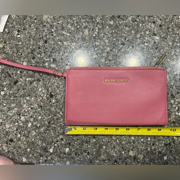 Michael Kors Rose Wristlet - Picture 1 of 3